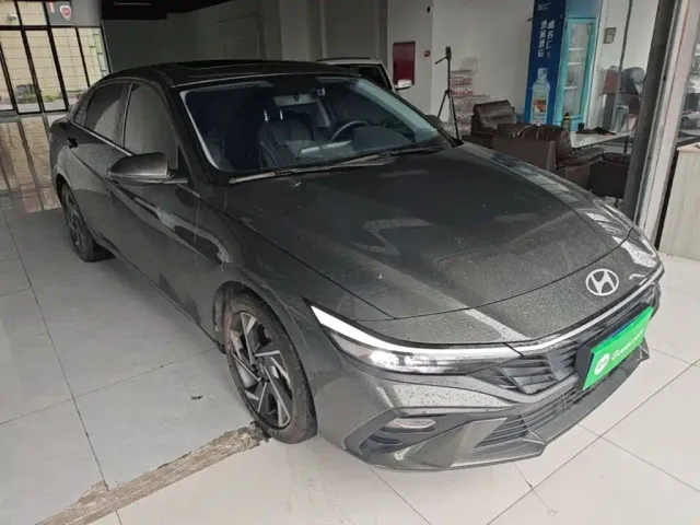 Hyundai Elantra — Фото автомобиля 3