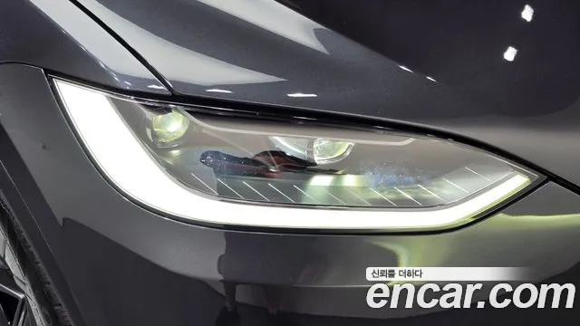 Tesla Model X — Фото автомобиля 22