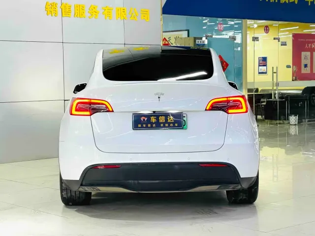Tesla Model Y — Фото автомобиля 5