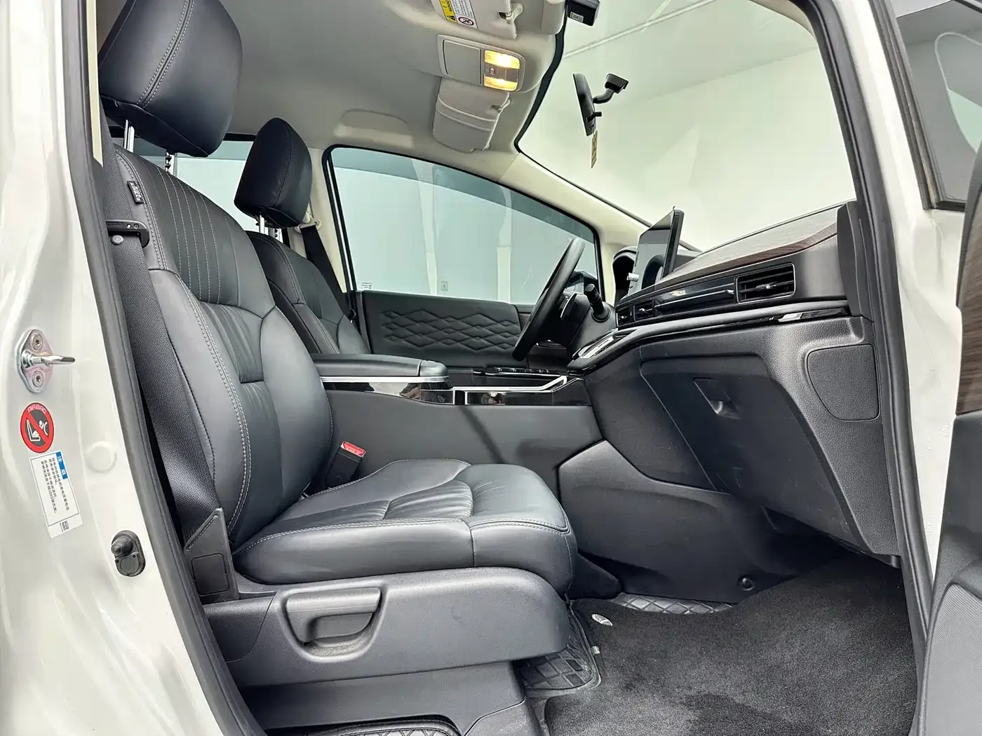 Honda Odyssey 2024 2.0L e:HEV Sharp·Comfort Edition — Фото автомобиля 11