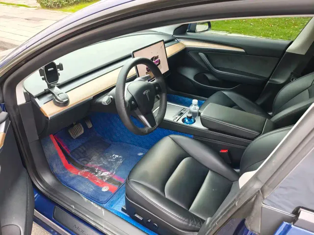Tesla Model 3 — Фото автомобиля 4