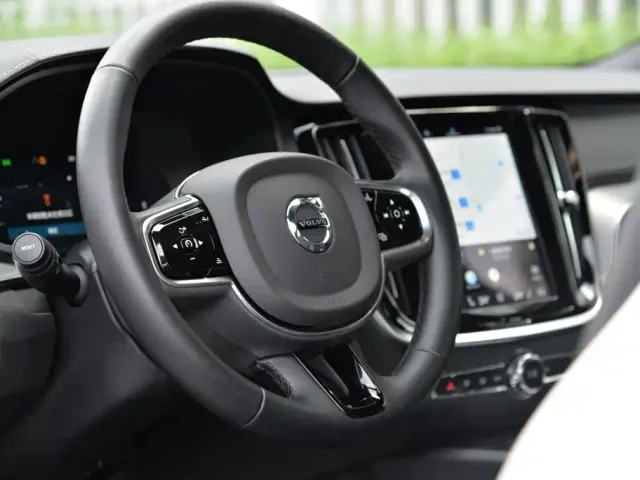 Volvo S60 — Фото автомобиля 6