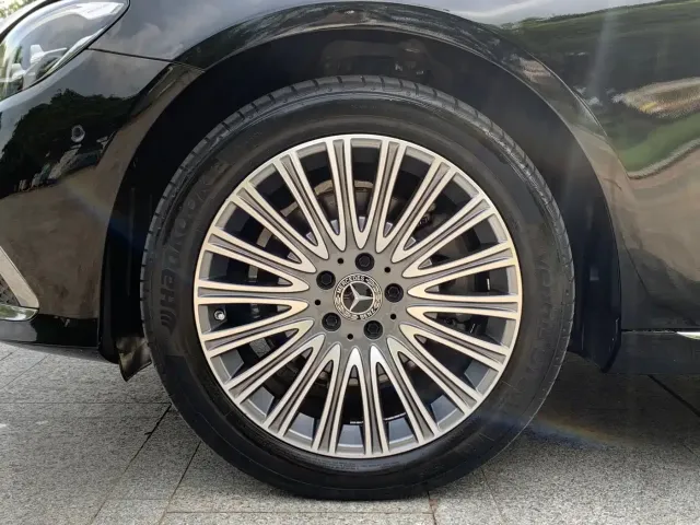 Mercedes-Benz E-Class — Фото автомобиля 14