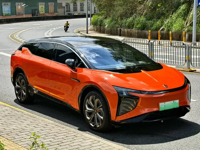 HiPhi X — Фото автомобиля 3
