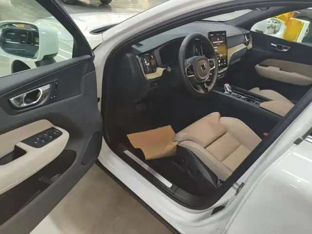 Volvo XC60 — Фото автомобиля 15