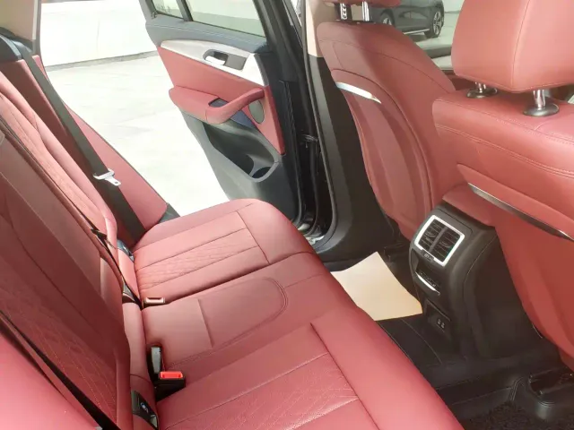 BMW iX3 — Фото автомобиля 9