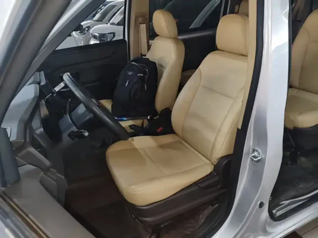 Wuling Hongguang V — Фото автомобиля 14