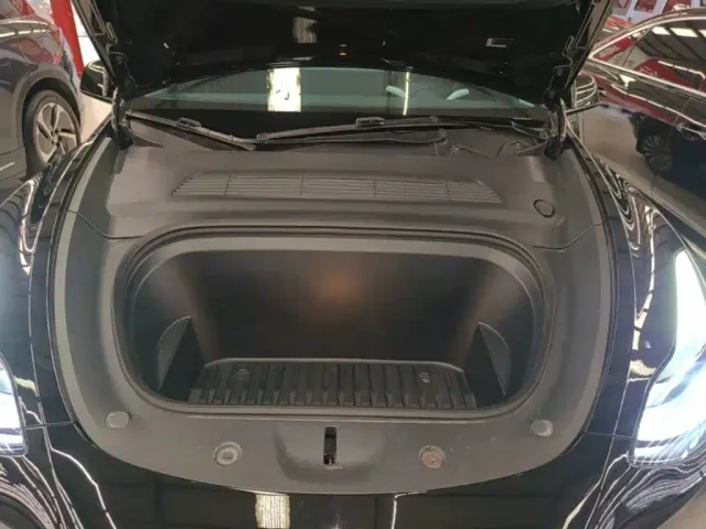 Tesla Model Y — Фото автомобиля 19