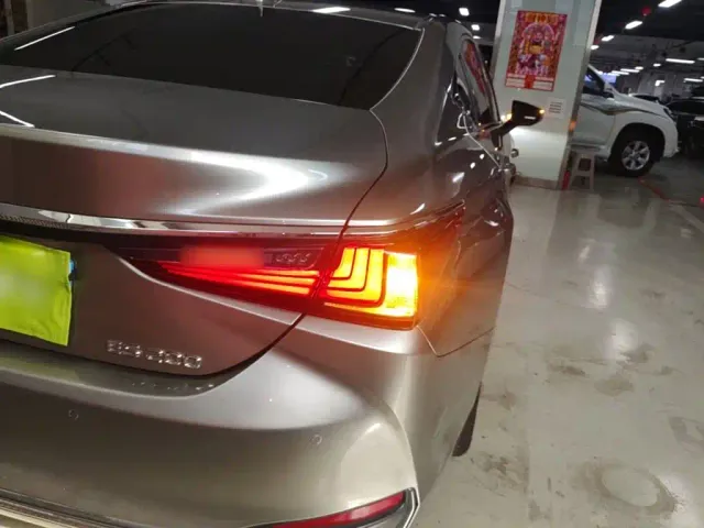 Lexus ES — Фото автомобиля 7
