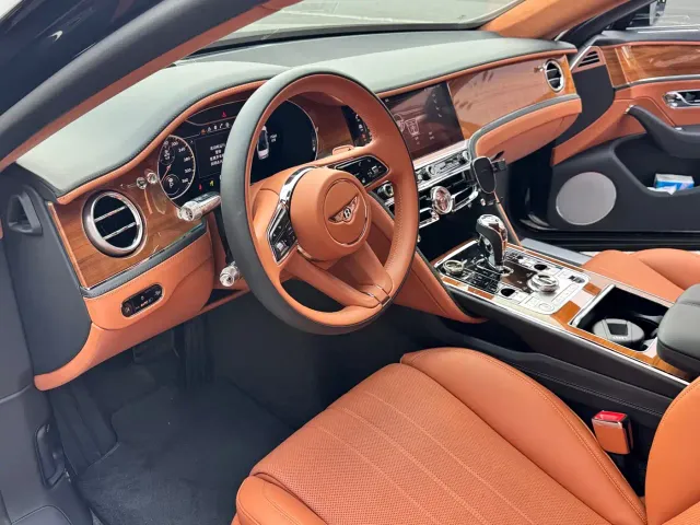 Bentley Flying Spur — Фото автомобиля 7