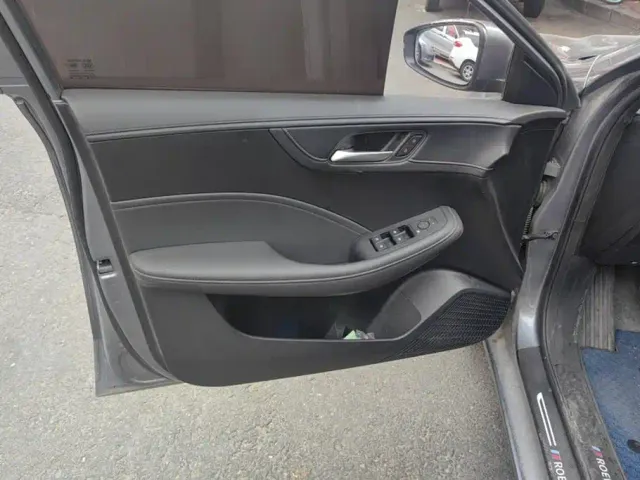 Roewe i5 — Фото автомобиля 7