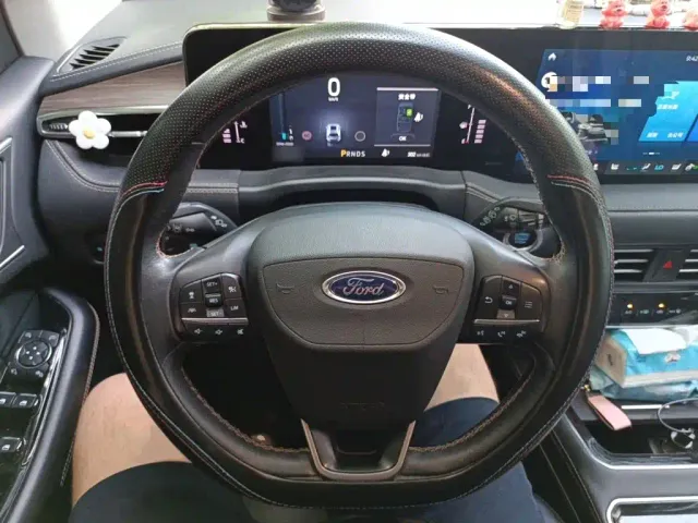 Ford Edge — Фото автомобиля 2