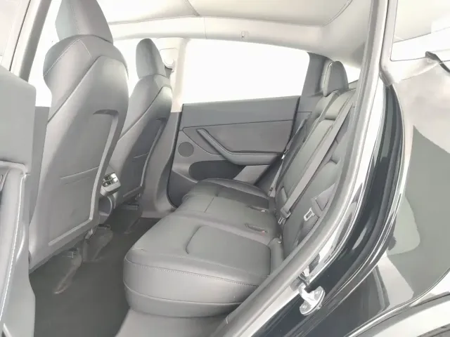 Tesla Model Y — Фото автомобиля 9