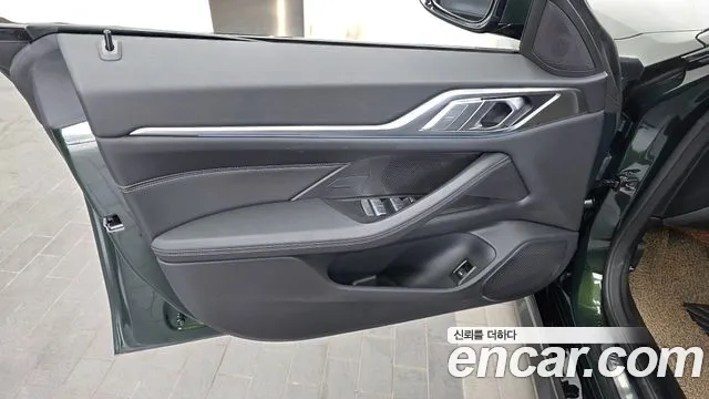 BMW i4 — Фото автомобиля 22