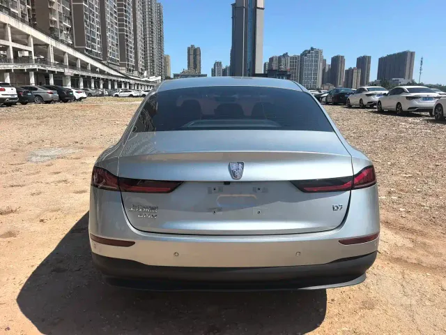 Roewe D7 — Фото автомобиля 4