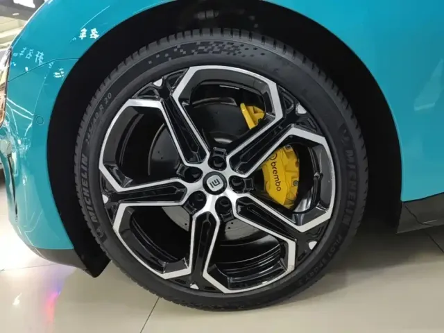 Xiaomi SU7 — Фото автомобиля 22