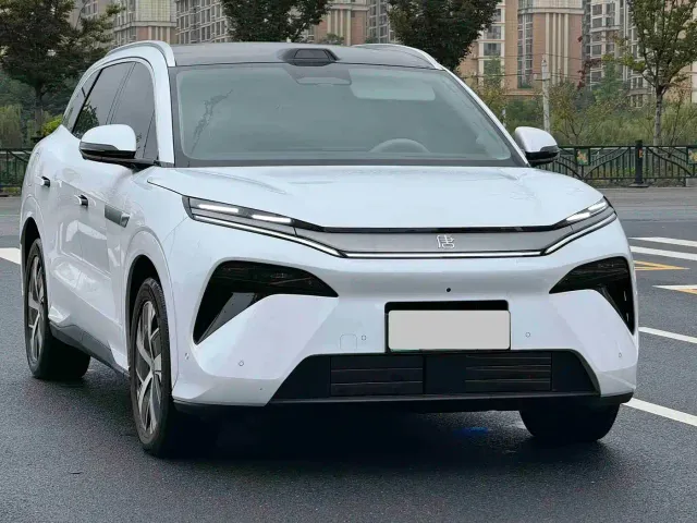 BYD Tang L — Фото автомобиля 3