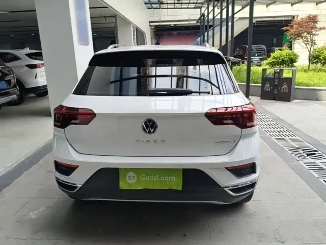 Volkswagen T-Roc — Фото автомобиля 3