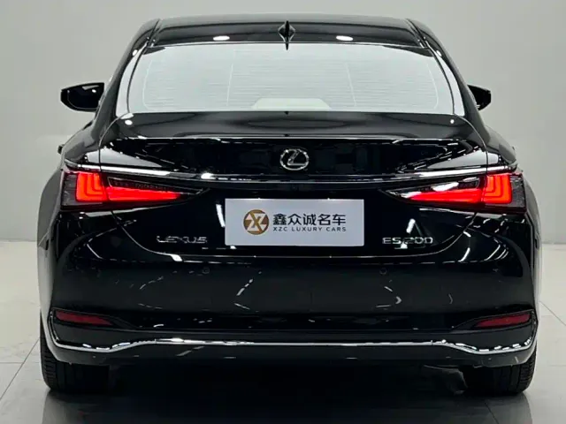 Lexus ES — Фото автомобиля 4