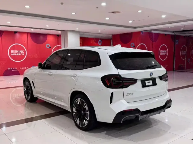 BMW iX3 — Фото автомобиля 7