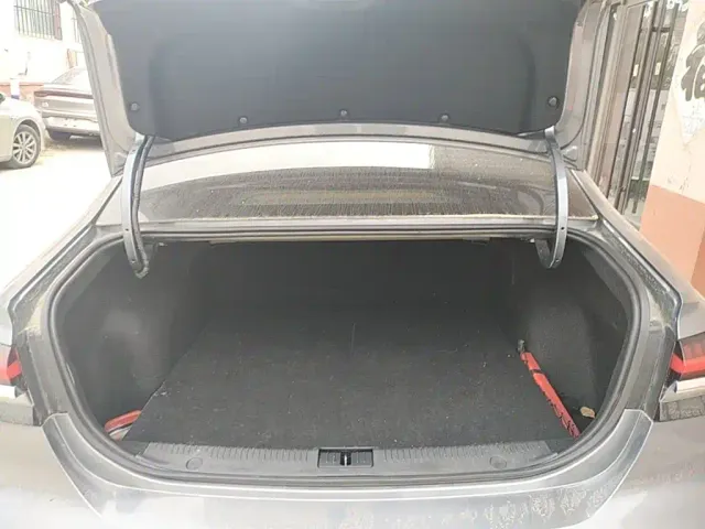 Roewe i6 MAX EV — Фото автомобиля 18
