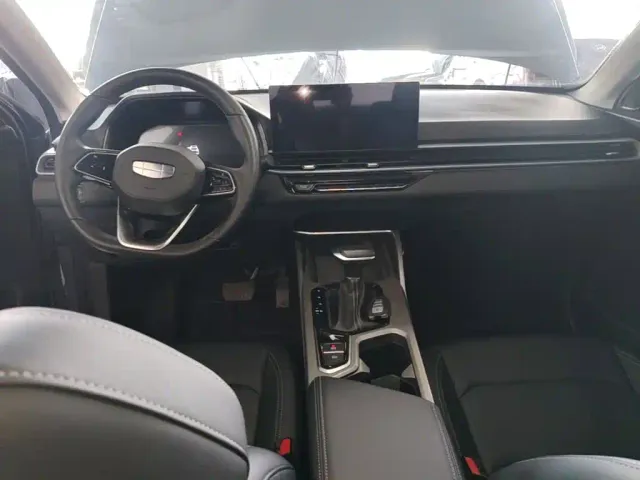 Geely Emgrand — Фото автомобиля 9