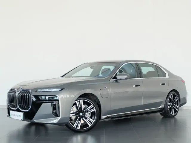 Фотография автомобиля — BMW i7