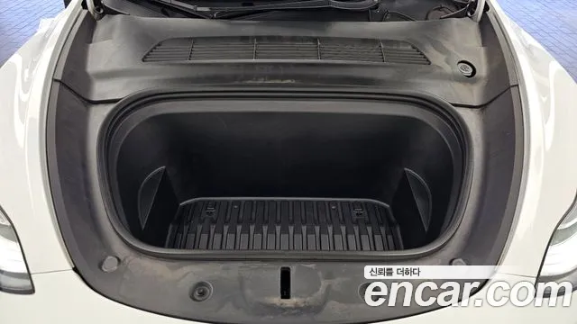 Tesla Model Y — Фото автомобиля 6