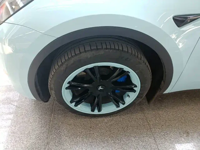 Tesla Model Y — Фото автомобиля 22