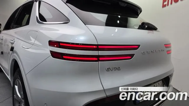 Genesis GV70 — Фото автомобиля 8