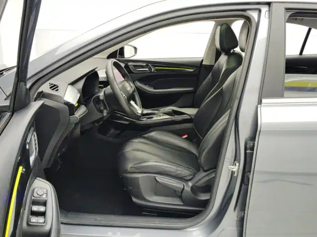 Roewe i5 — Фото автомобиля 9