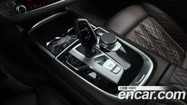BMW 7-Series — Фото автомобиля 9