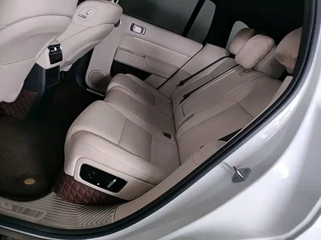Li Auto L7 — Фото автомобиля 16