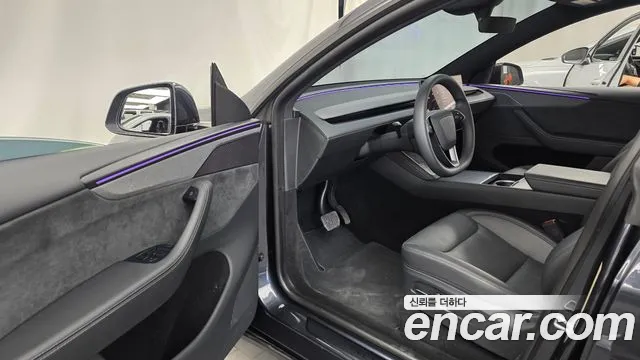 Tesla Model Y — Фото автомобиля 15