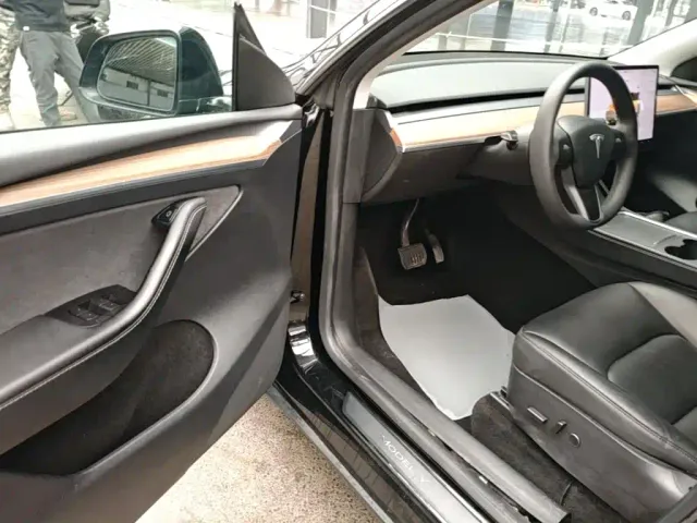 Tesla Model Y — Фото автомобиля 15