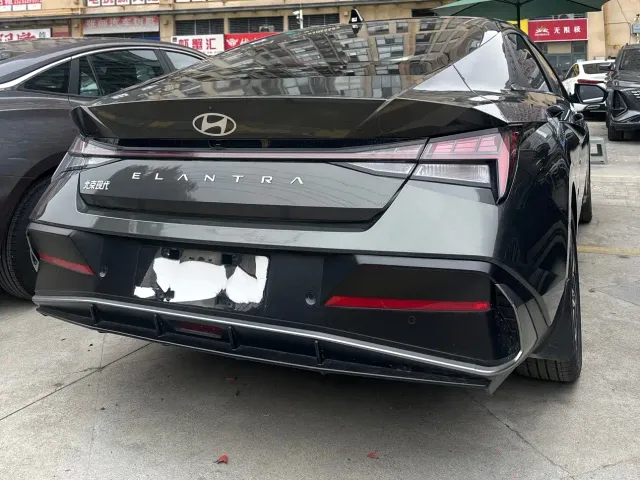 Hyundai Elantra — Фото автомобиля 8