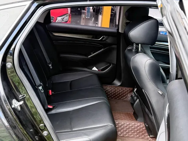 Honda Accord — Фото автомобиля 10
