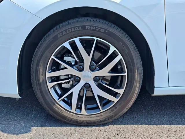 Geely Emgrand — Фото автомобиля 14