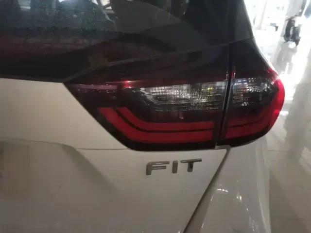Honda Fit — Фото автомобиля 7