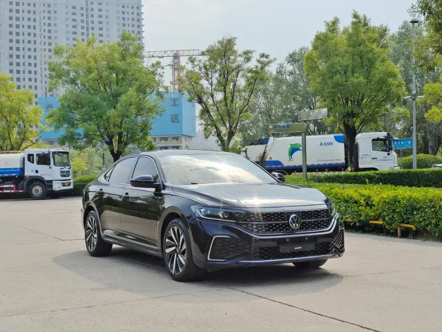 Volkswagen Passat — Фото автомобиля 3