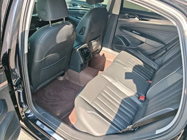 Volkswagen Passat — Фото автомобиля 13