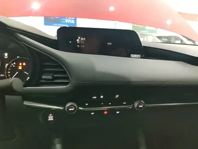 Mazda Axela — Фото автомобиля 12