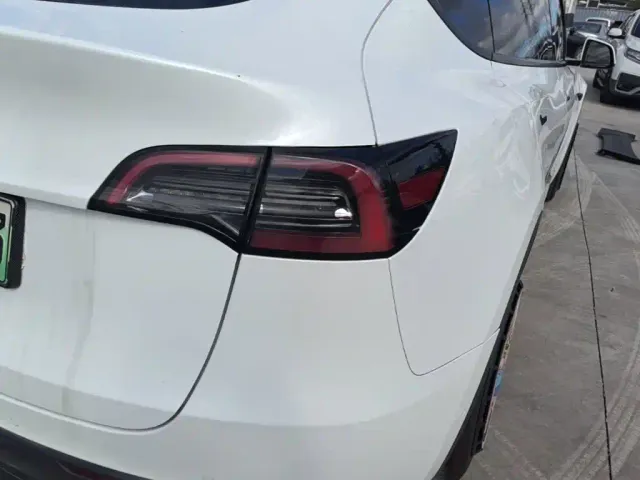 Tesla Model Y — Фото автомобиля 7