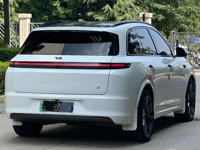 Li Auto L7 — Фото автомобиля 4