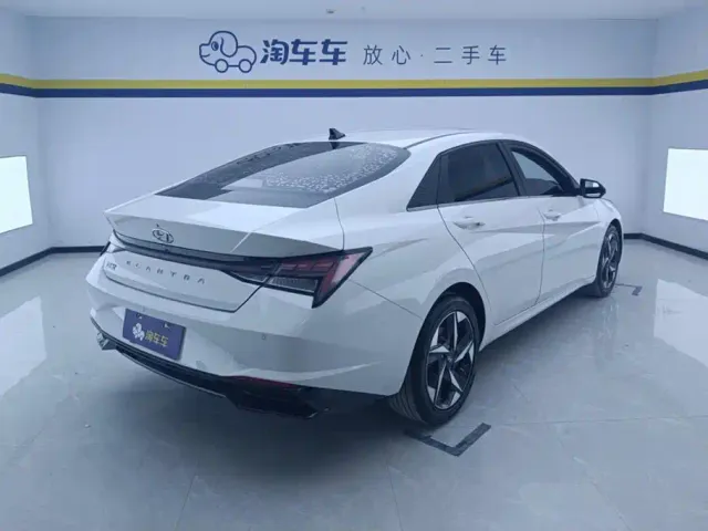 Hyundai Elantra — Фото автомобиля 3