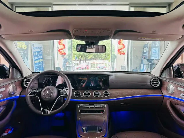 Mercedes-Benz E-Class — Фото автомобиля 6
