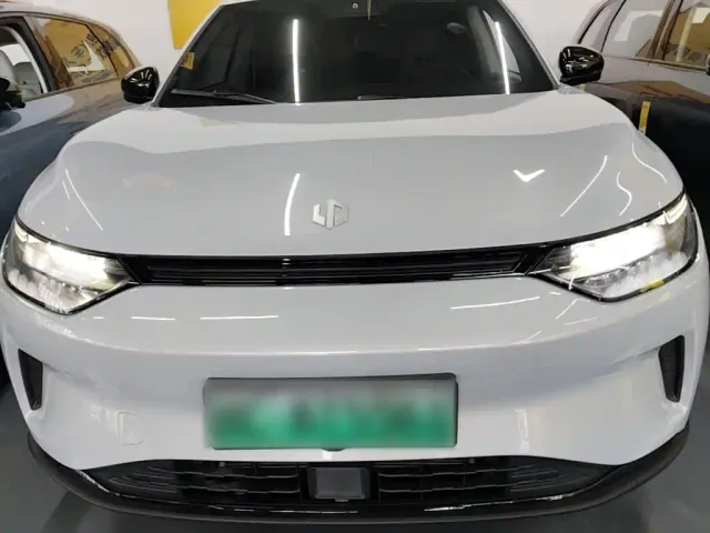 Leapmotor C11 — Фото автомобиля 2