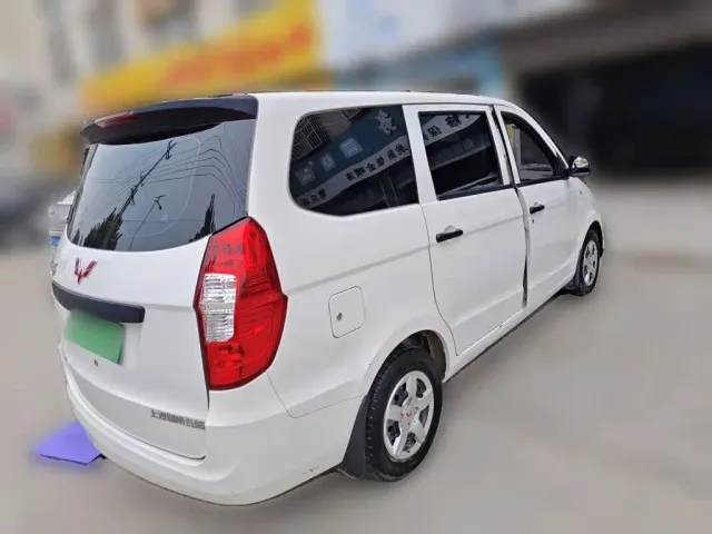 Wuling Hongguang — Фото автомобиля 6