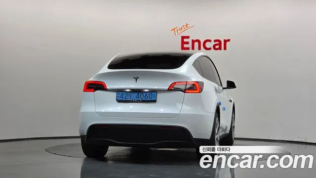 Tesla Model Y — Фото автомобиля 4