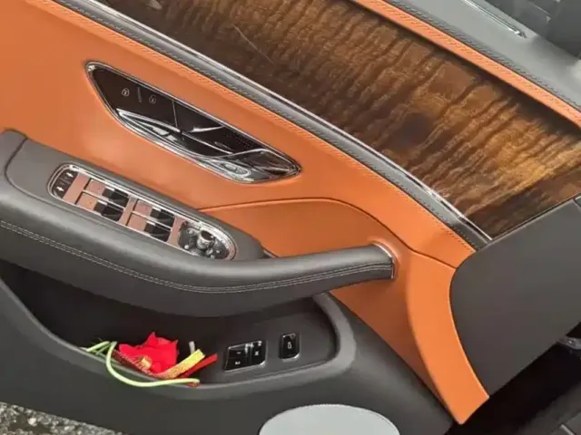 Bentley Flying Spur — Фото автомобиля 3